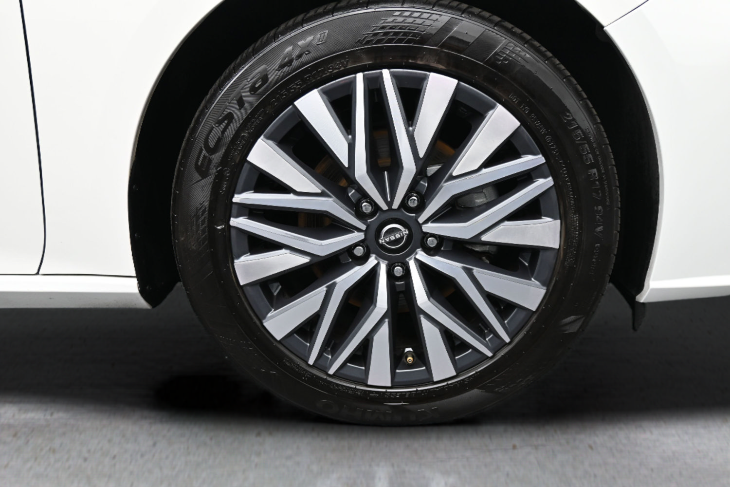 Used 2025 Nissan Altima 2.5 SV FWD image 18