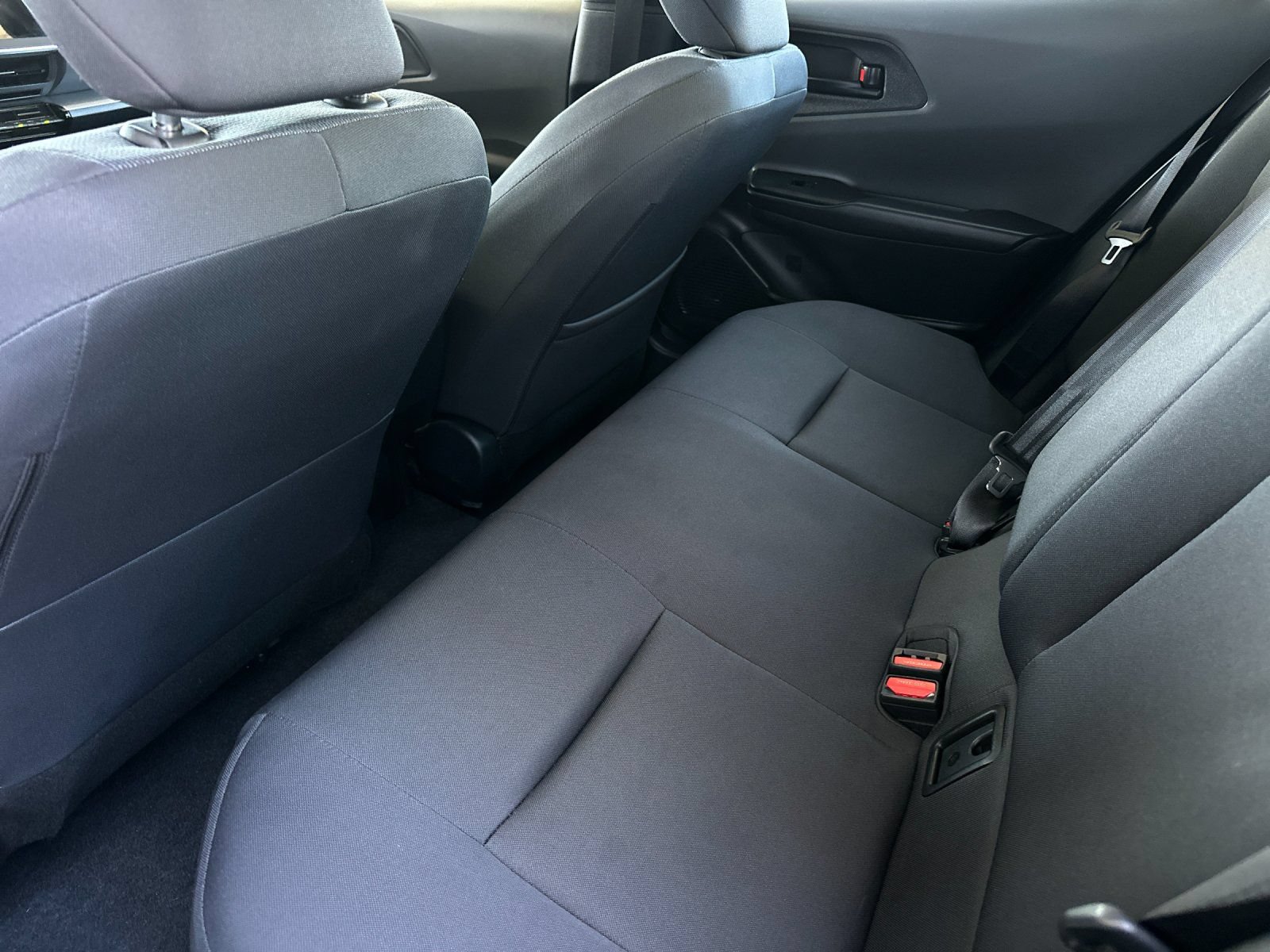 Used 2025 Toyota Prius LE FWD image 11