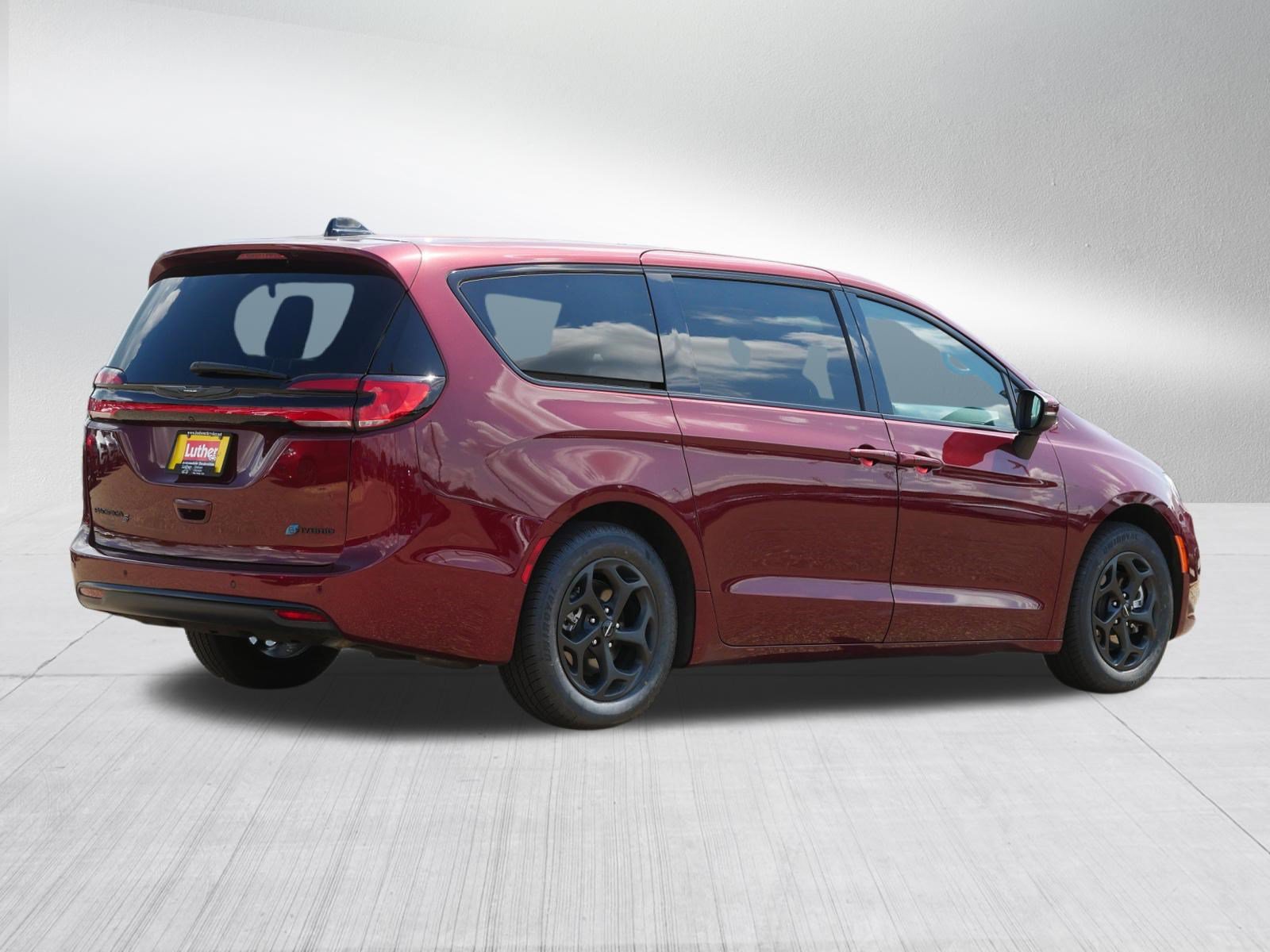 Used 2023 Chrysler Pacifica Touring-L w/ S Appearance Package FWD image 7