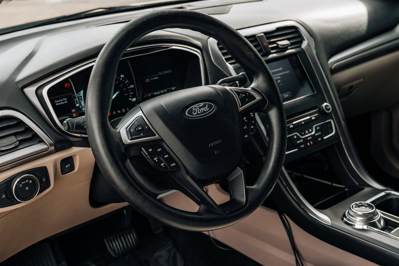 Used 2018 Ford Fusion SE FWD image 20