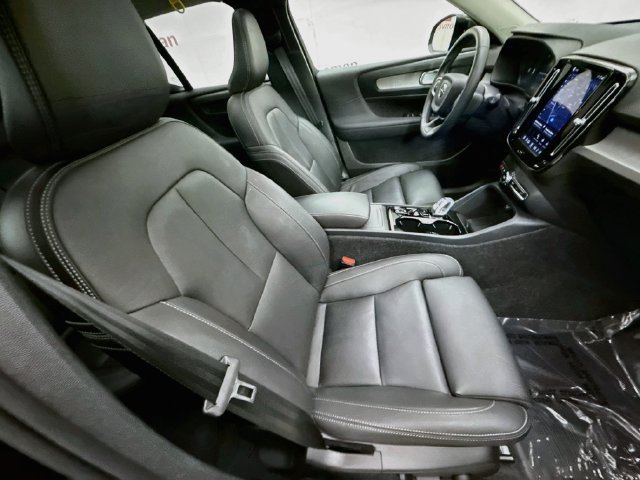 Used 2026 Volvo XC40 B5 Plus AWD/4WD image 28
