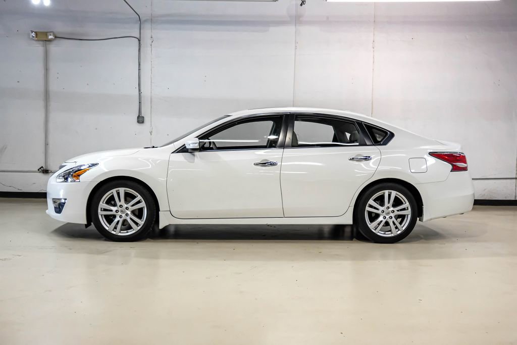 Used 2015 Nissan Altima 3.5 SL FWD image 12