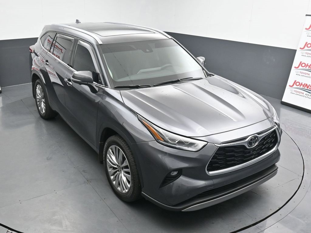 Used 2025 Toyota Highlander Platinum image 10