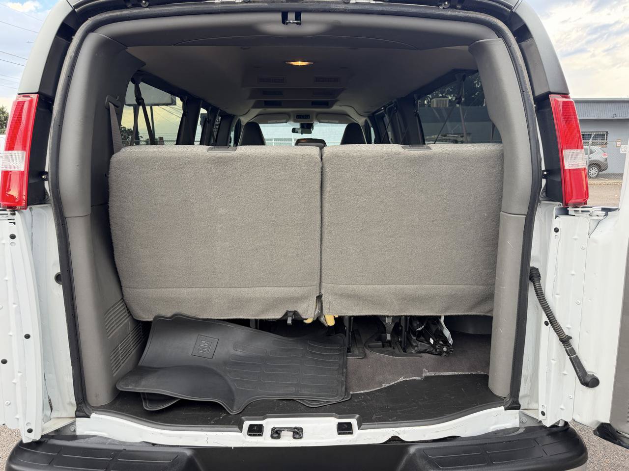 Used 2025 Chevrolet Express 3500 LT w/ LT Preferred Equipment Group RWD image 21