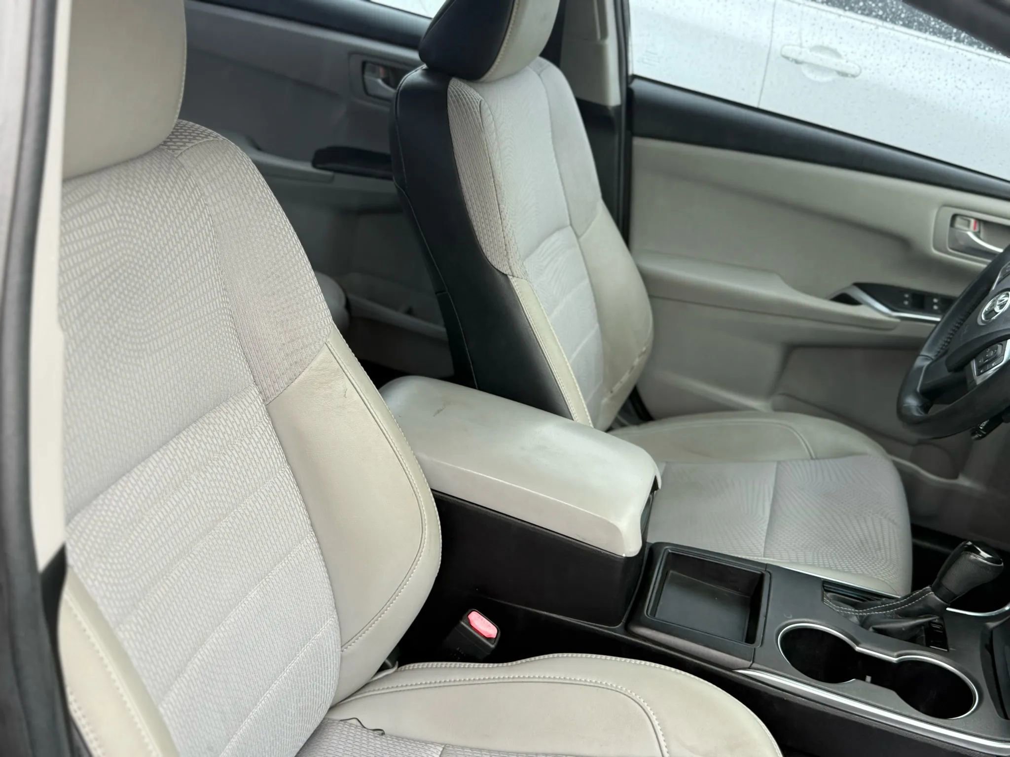 Used 2017 Toyota Camry SE image 12