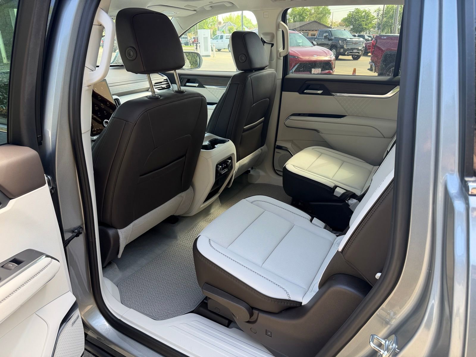 New 2026 GMC Acadia Denali w/ Super Cruise Package AWD/4WD image 5