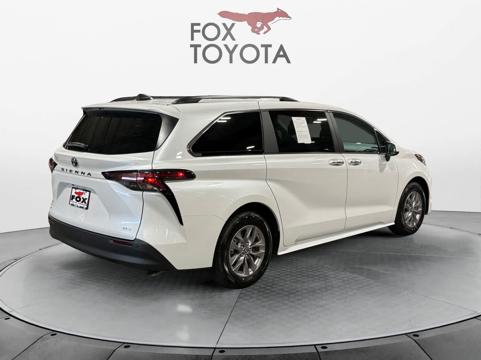Used 2026 Toyota Sienna XLE FWD image 6