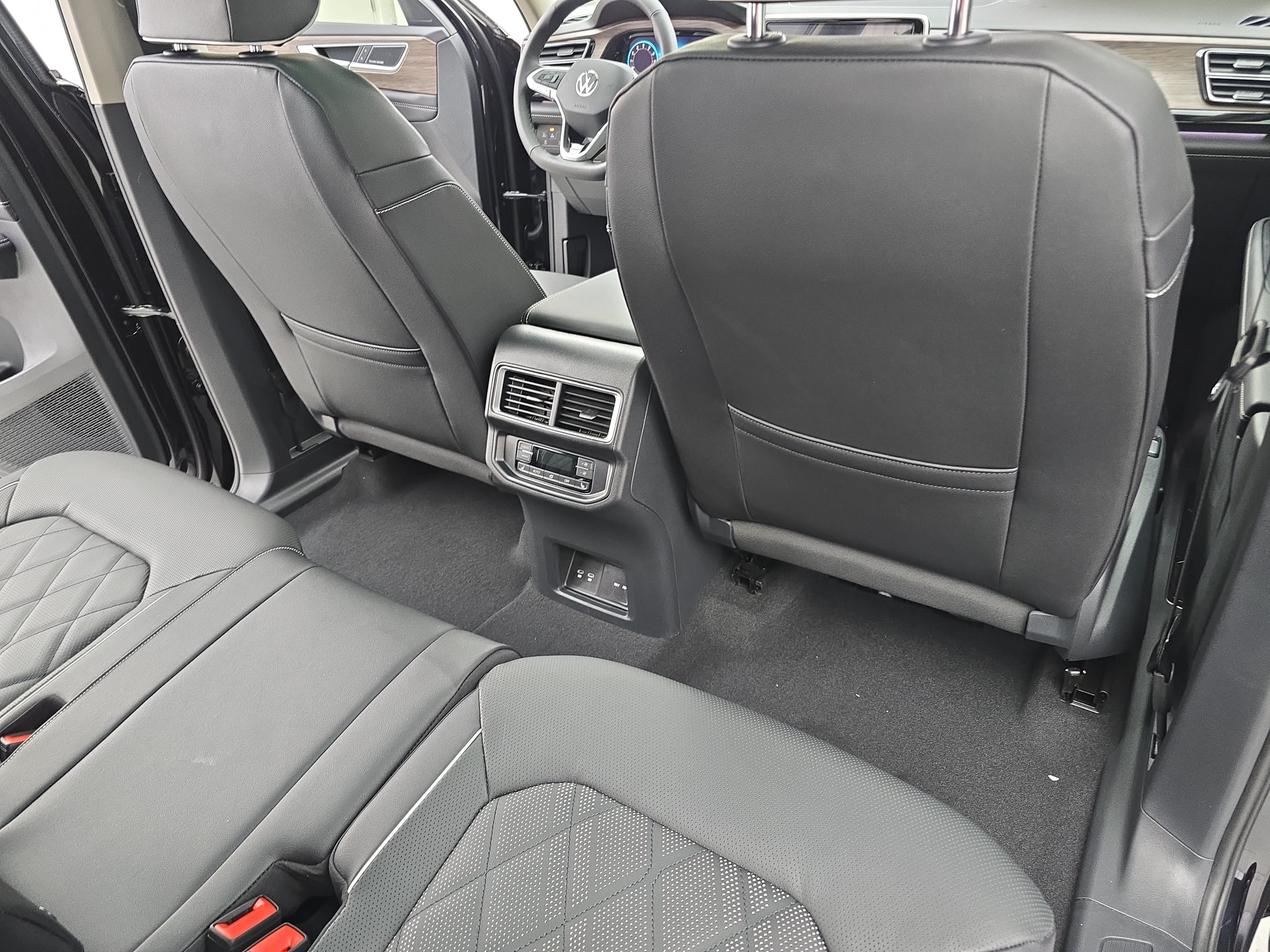 New 2026 Volkswagen Atlas SEL Premium R-Line AWD/4WD image 11