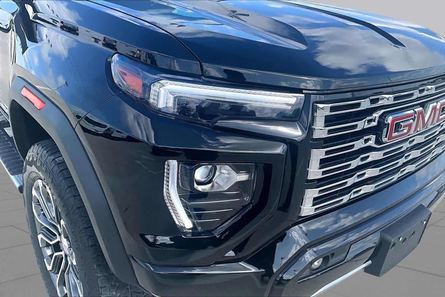 Used 2023 GMC Canyon Denali w/ Denali Black Edition AWD/4WD image 26
