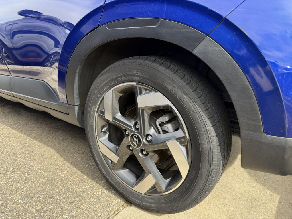 Used 2023 Hyundai Venue Limited w/ Cargo Package image 33