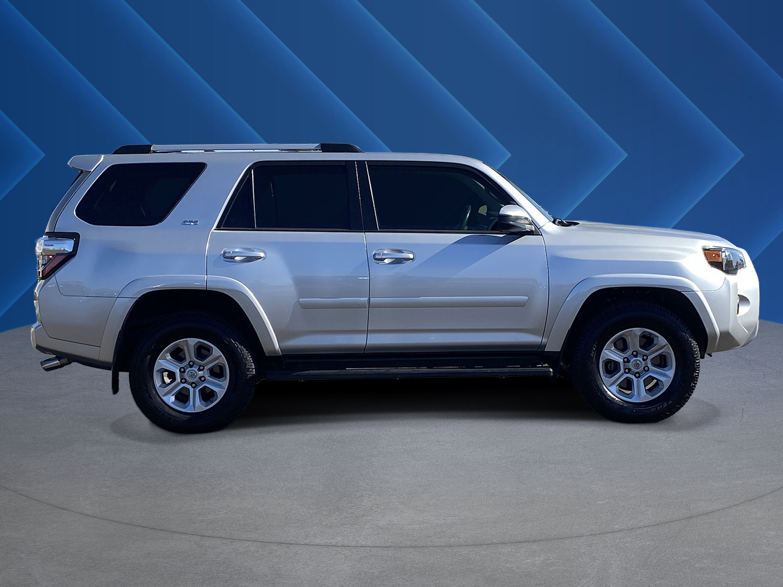 Used 2019 Toyota 4Runner SR5 AWD/4WD image 2