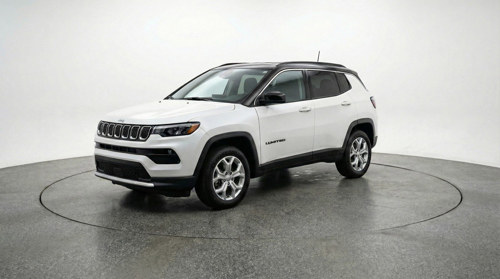 Used 2025 Jeep Compass Latitude image 3