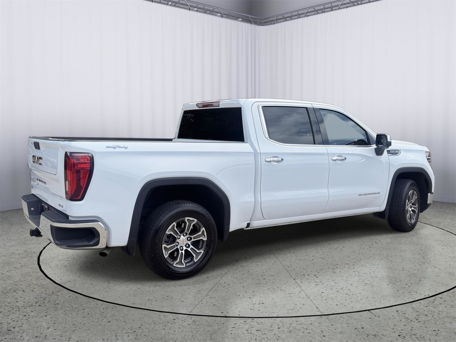 Used 2025 GMC Sierra 1500 SLT AWD/4WD image 6