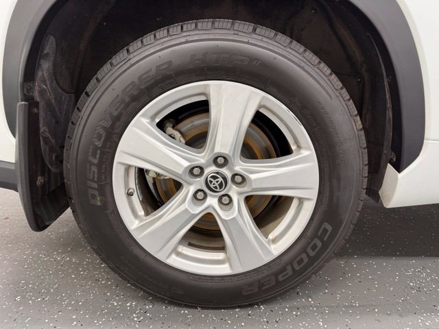 Used 2023 Toyota Highlander L FWD image 21