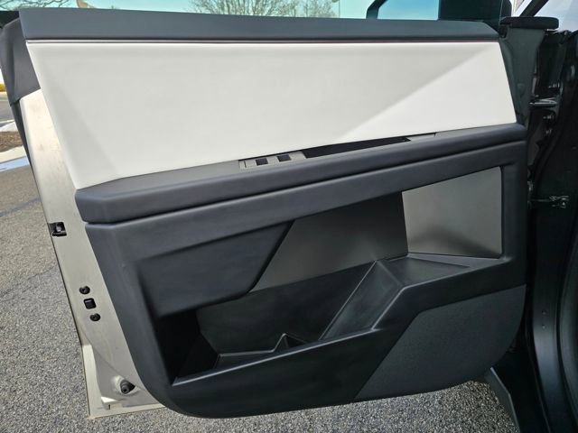 Used 2025 Tesla Cybertruck AWD Crew Cab image 18