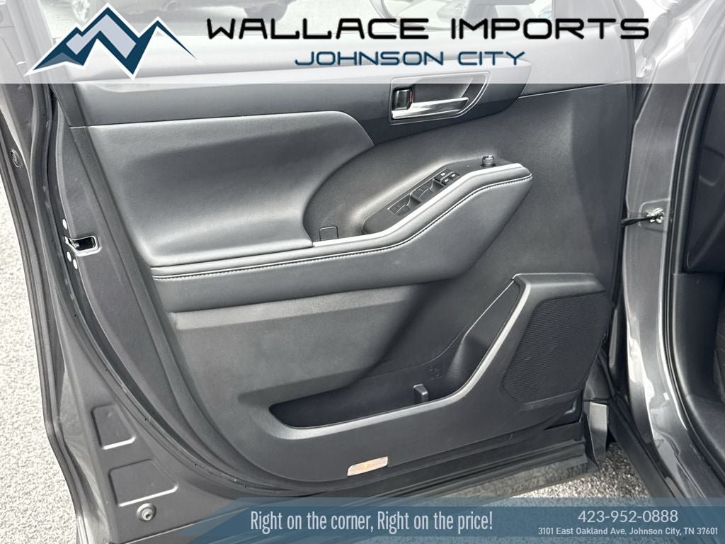 Used 2022 Toyota Highlander XSE FWD image 13