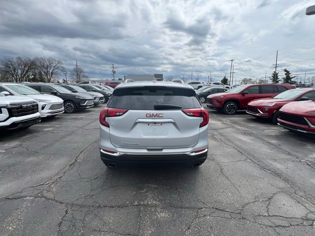 Used 2018 GMC Terrain SLT w/ Preferred Package FWD image 4