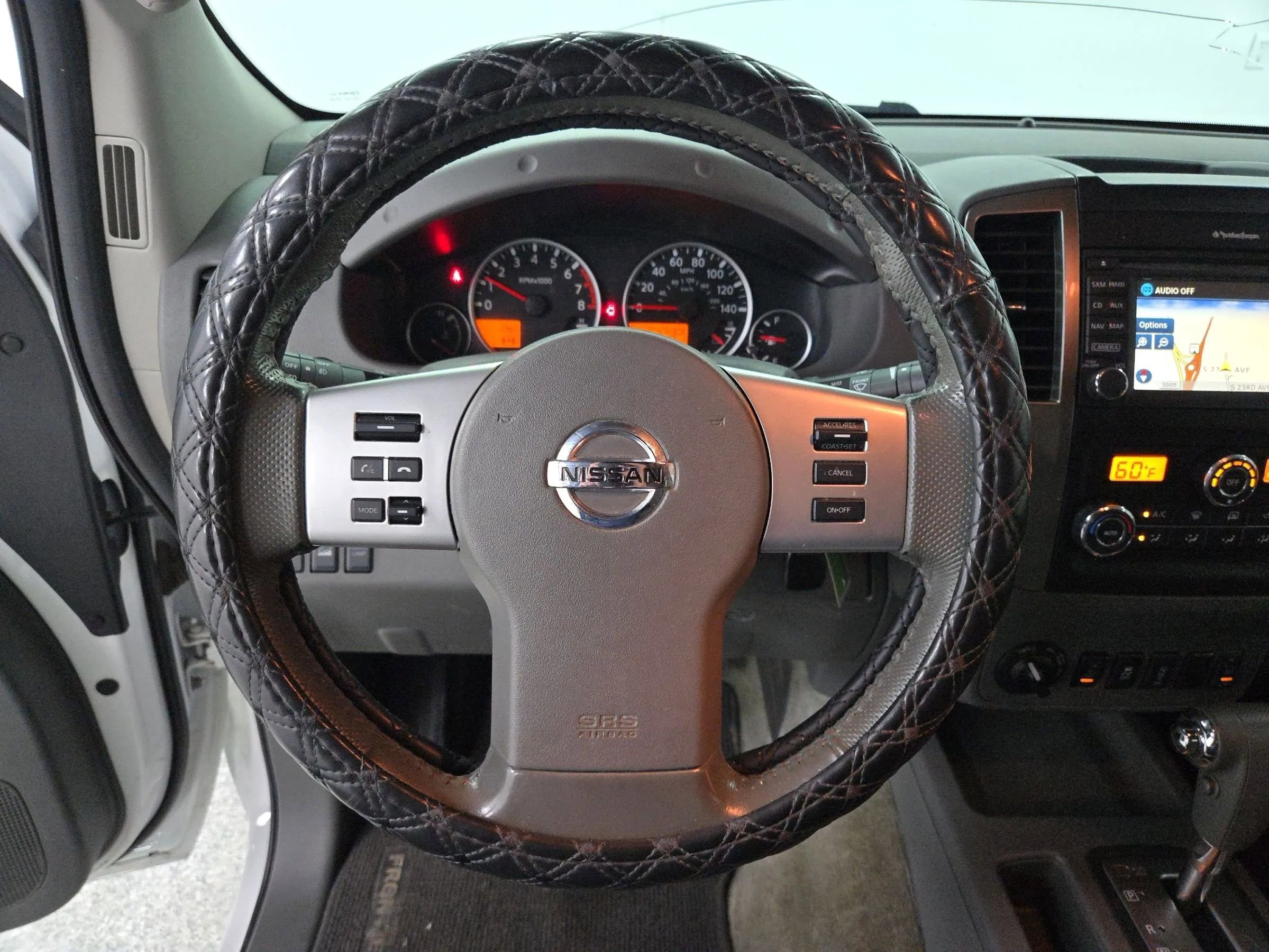 Used 2015 Nissan Frontier SL w/ Moonroof Package image 18