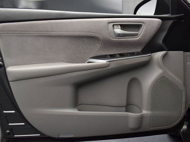 Used 2017 Toyota Camry XSE w/ Moonroof Package FWD image 16