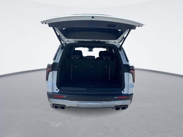 Used 2025 Chevrolet Traverse LT FWD image 24