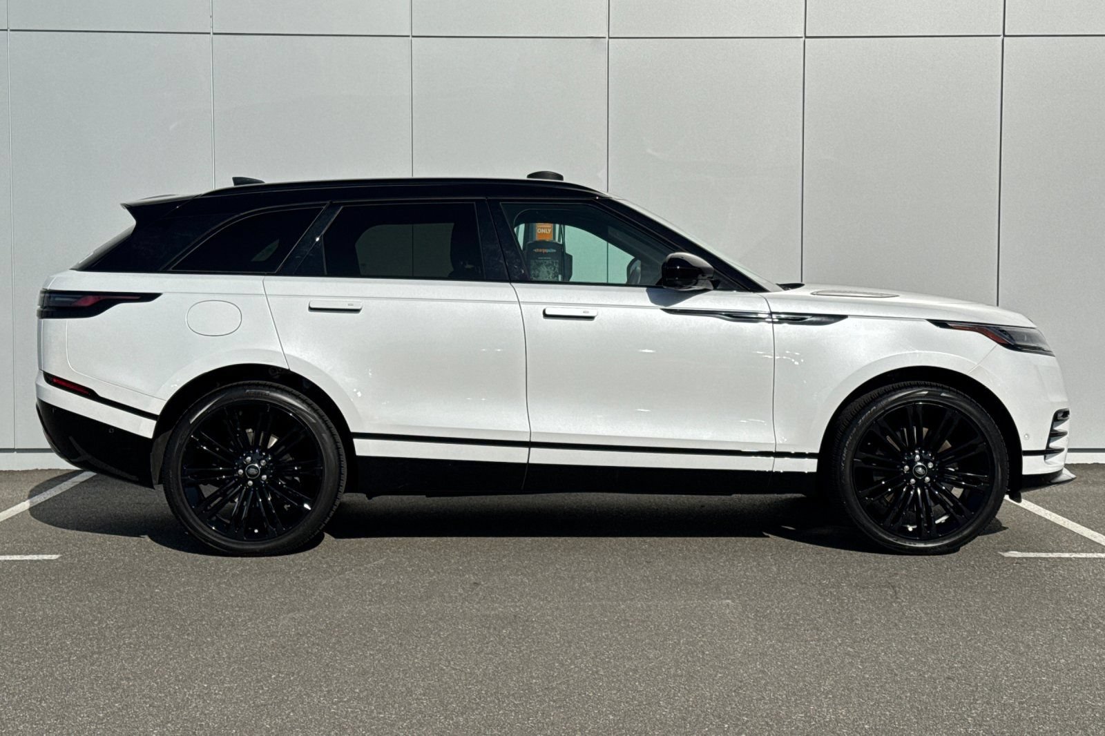 Certified 2026 Land Rover Range Rover Velar Dynamic SE AWD/4WD image 6