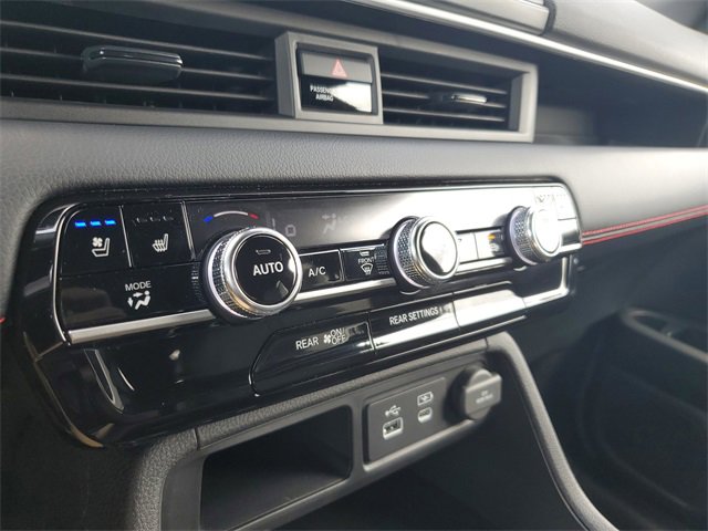 Certified 2025 Honda Pilot Black Edition image 24