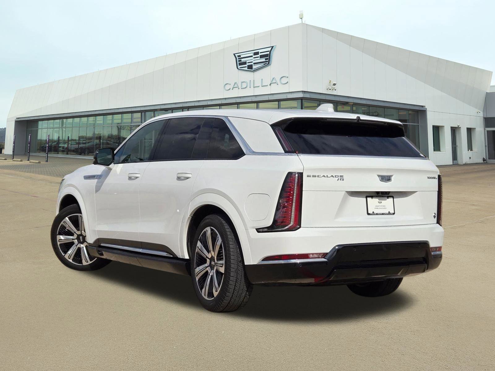 Certified 2025 Cadillac Escalade IQ Luxury 2 w/ LPO, Premium Carpet Package AWD/4WD image 4