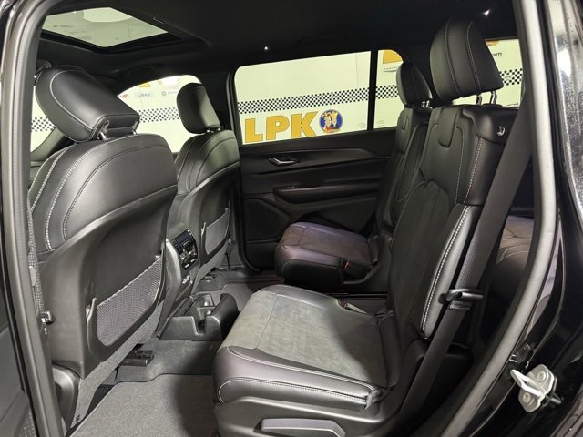 New 2025 Jeep Grand Cherokee L Altitude image 16