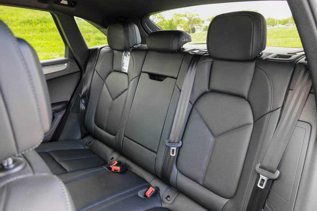 Certified 2026 Porsche Macan AWD/4WD image 41