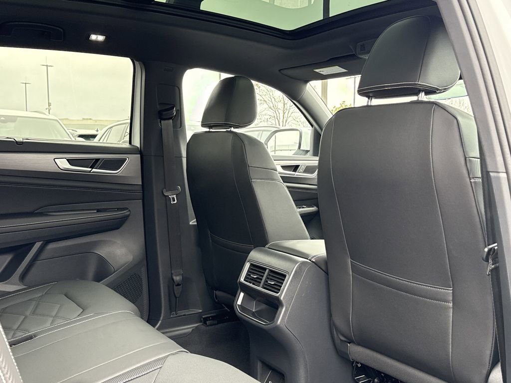 New 2026 Volkswagen Atlas Cross Sport SE FWD image 18
