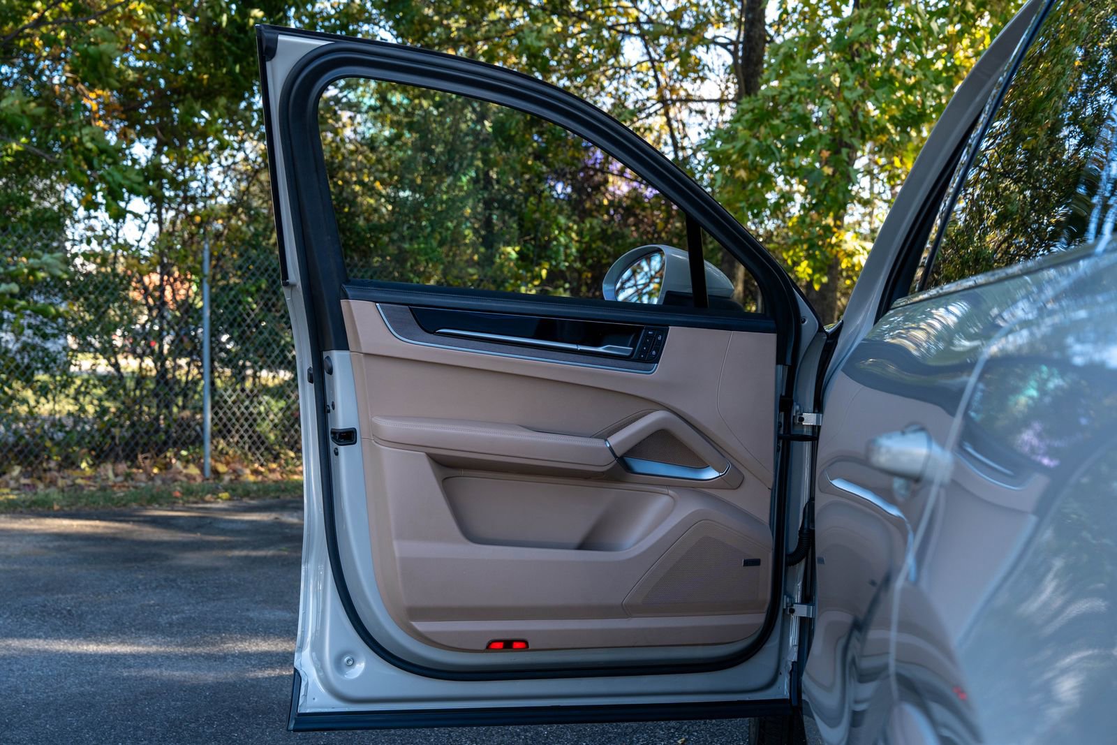 Certified 2024 Porsche Cayenne image 20