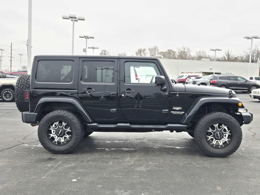 Used 2015 Jeep Wrangler Unlimited Sahara image 2