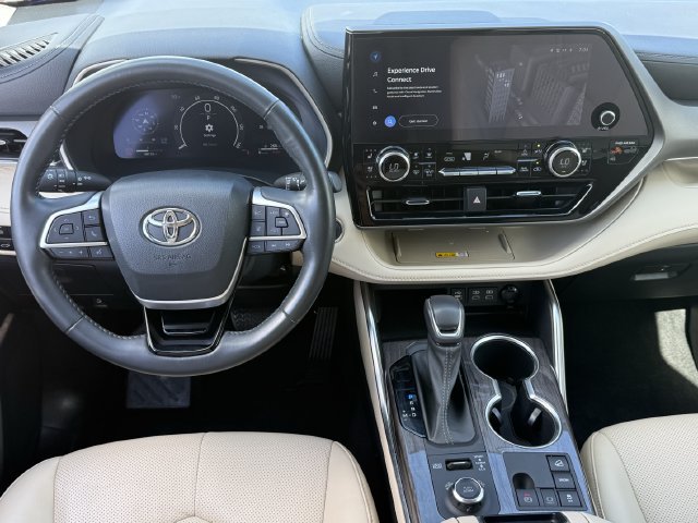 Used 2023 Toyota Highlander Limited AWD/4WD image 11