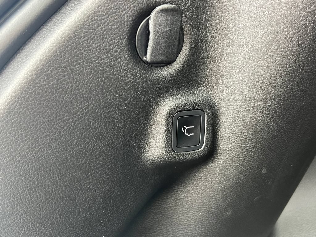 Used 2025 Jeep Compass Latitude w/ Convenience Group AWD/4WD image 18