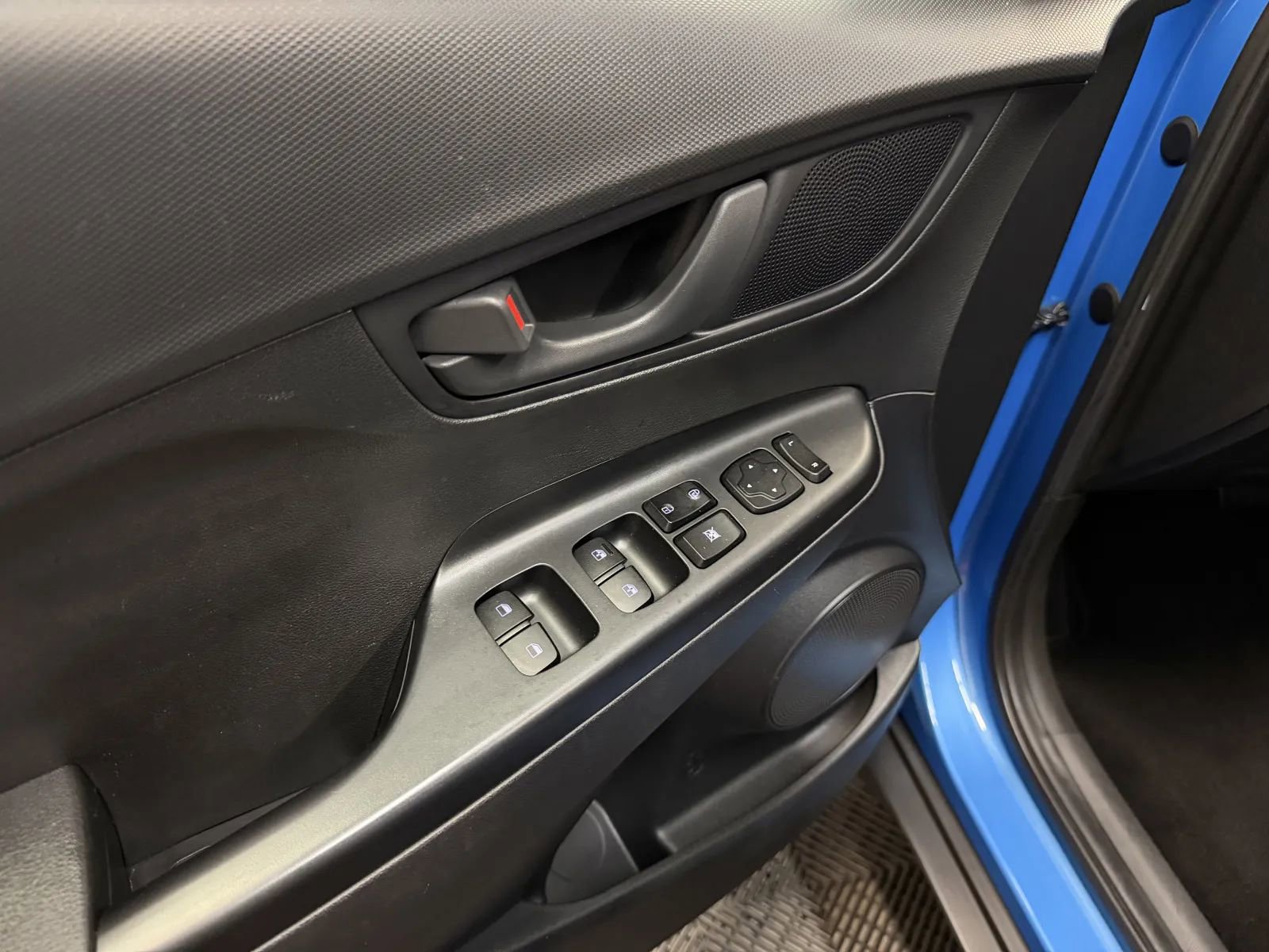 Used 2018 Hyundai Kona SEL w/ SEL Tech Package 02 FWD image 28