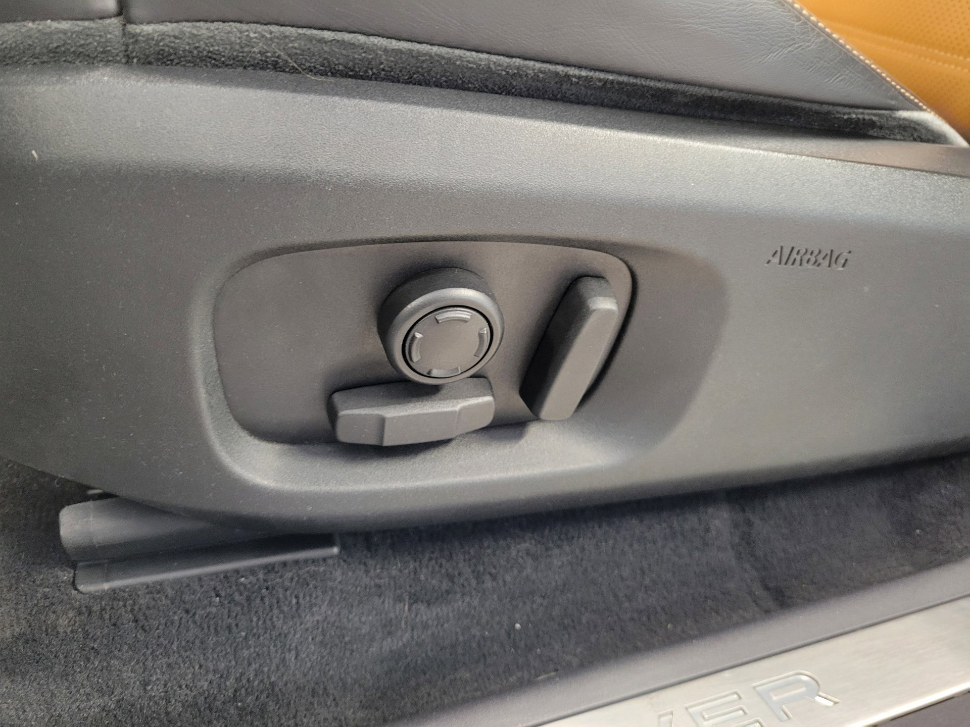 Used 2019 Land Rover Range Rover Evoque HSE Dynamic image 14