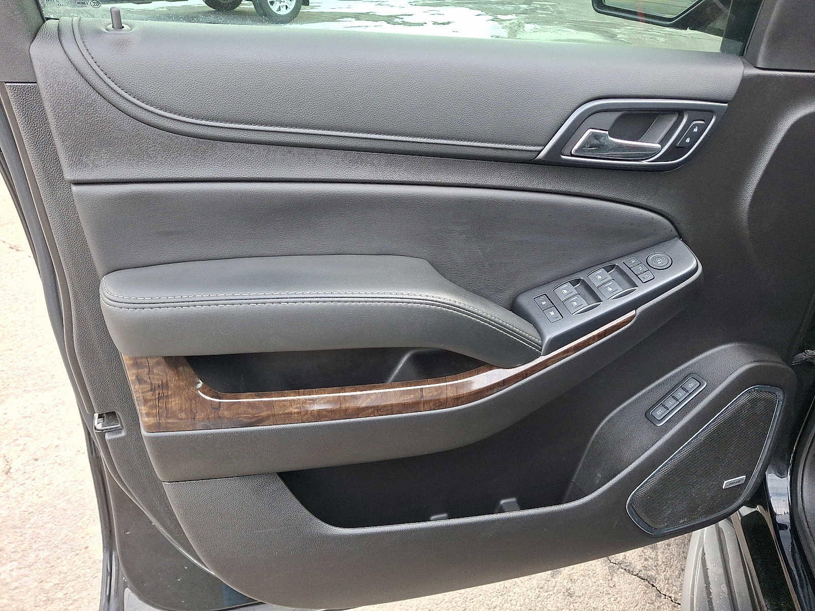 Used 2017 Chevrolet Tahoe LT w/ Luxury Package image 12