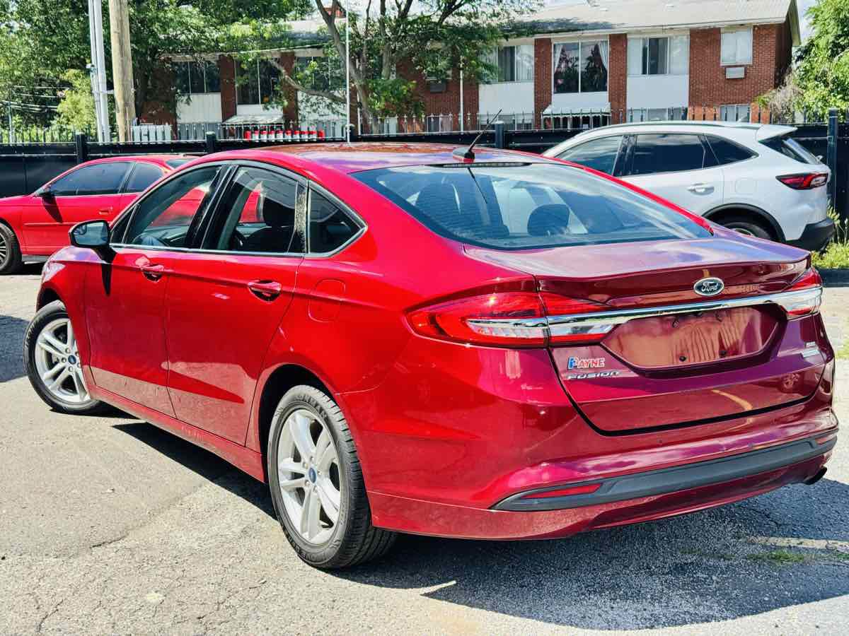 Used 2018 Ford Fusion SE w/ Fusion SE Technology Package FWD image 7