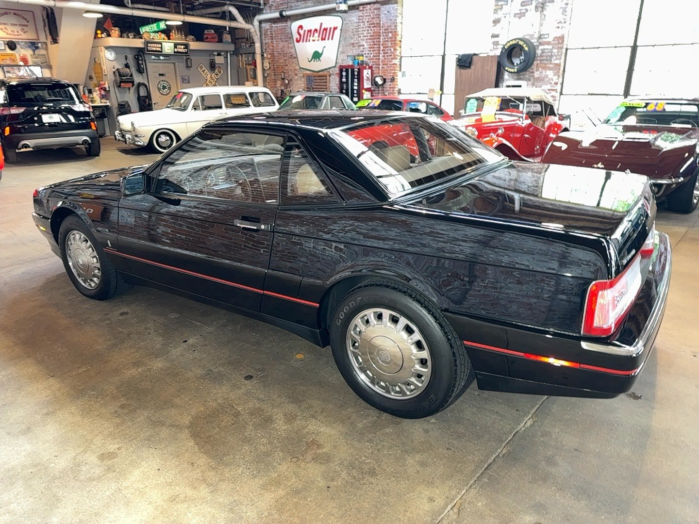 Used 1993 Cadillac Allante FWD image 8