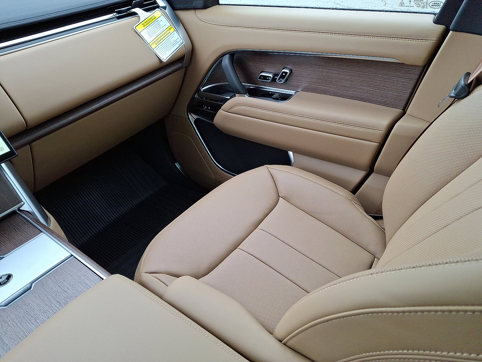 New 2026 Land Rover Range Rover Long Wheelbase SE image 14