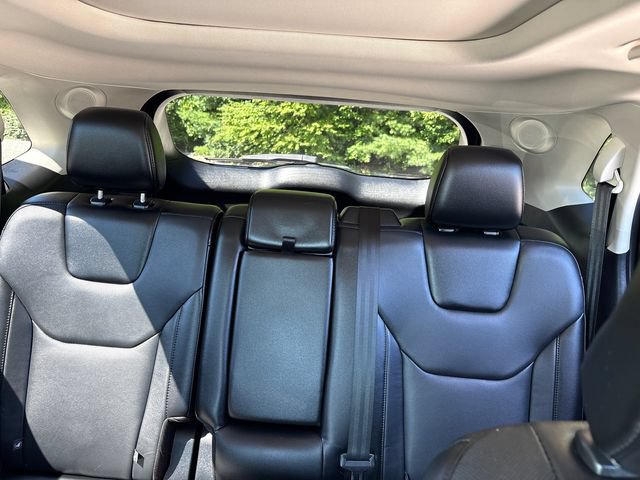 Used 2016 Ford Edge Titanium w/ Equipment Group 301A AWD/4WD image 34