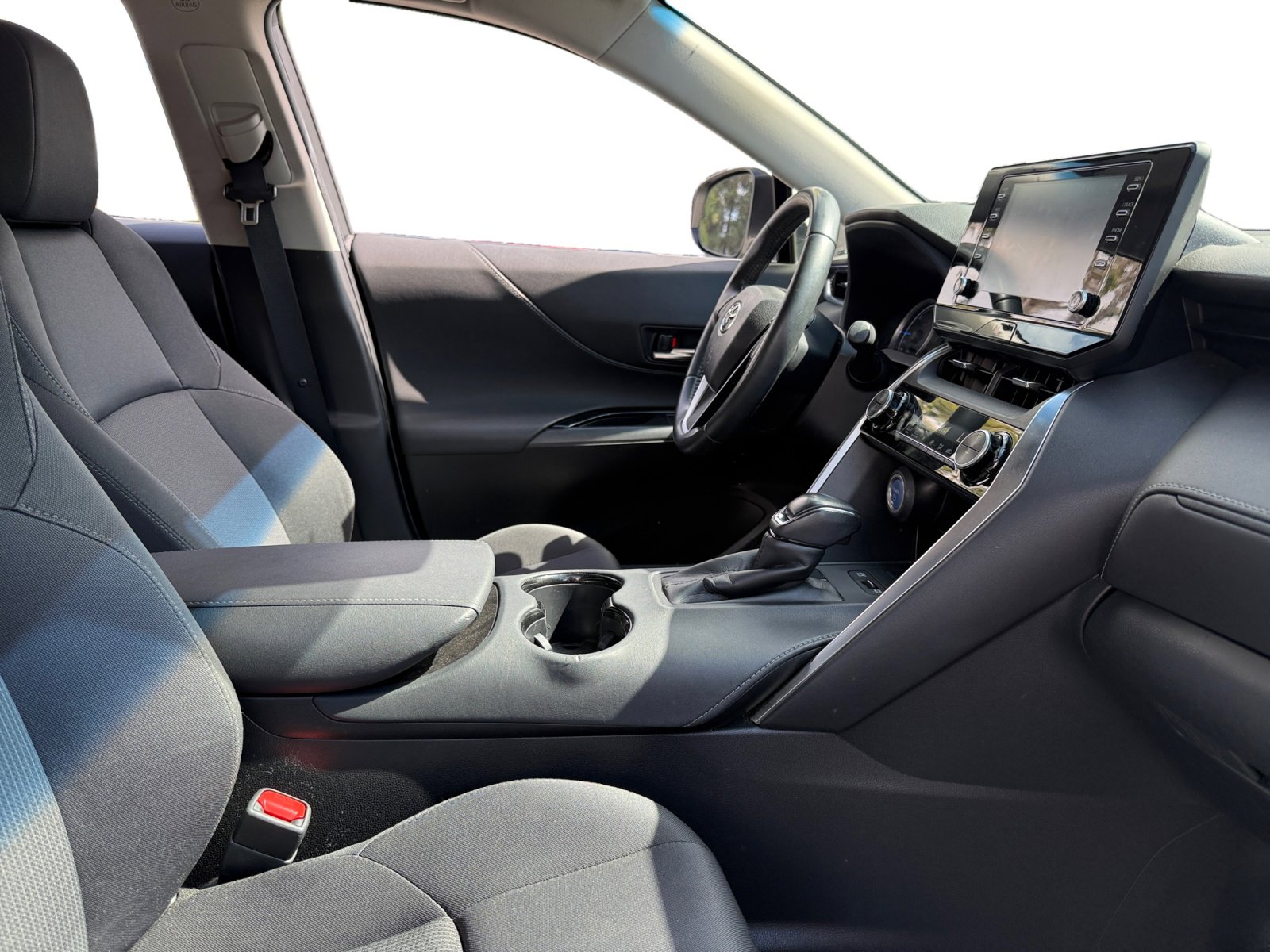 Used 2021 Toyota Venza LE image 14