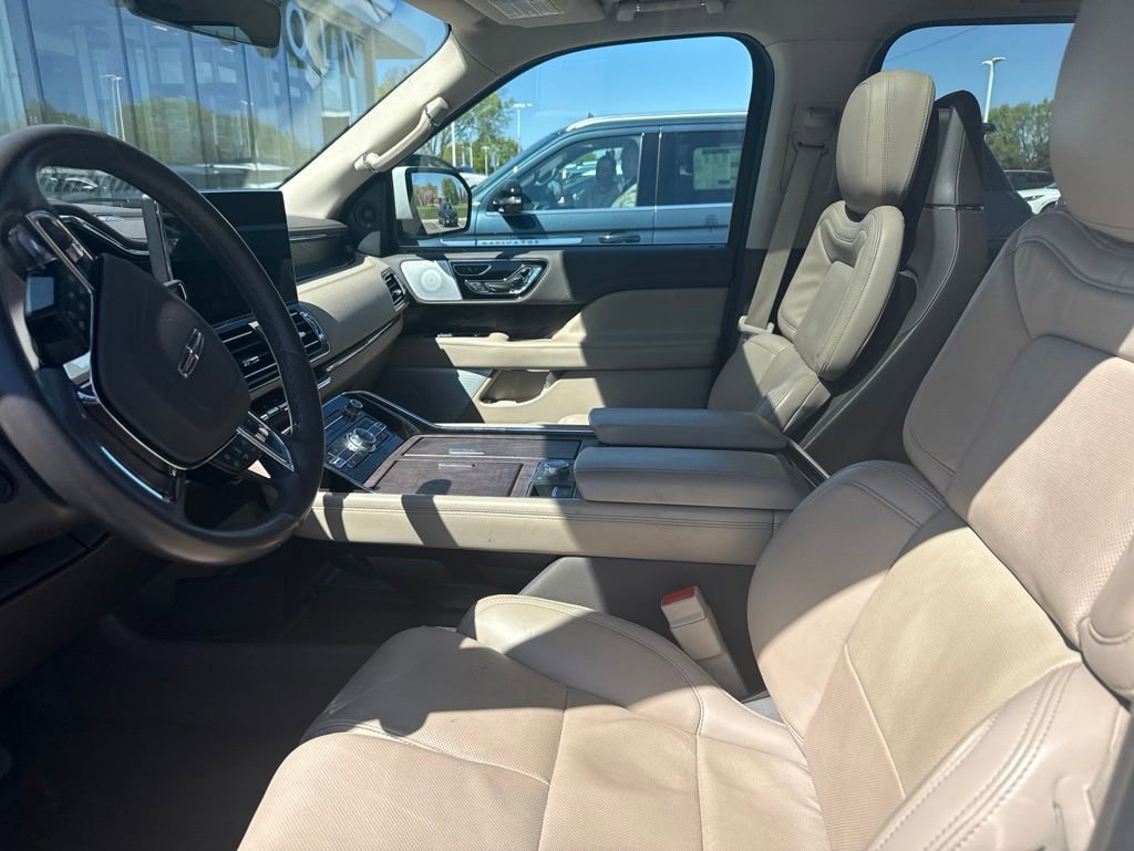 Used 2023 Lincoln Navigator L Reserve AWD/4WD image 10