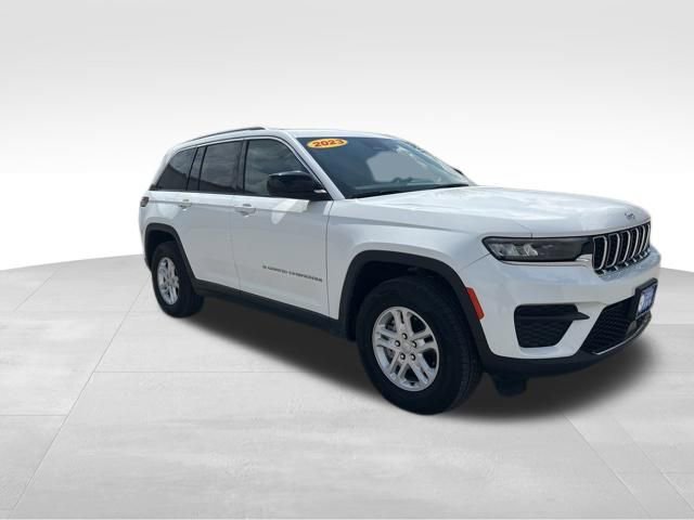 Used 2023 Jeep Grand Cherokee Laredo AWD/4WD image 9