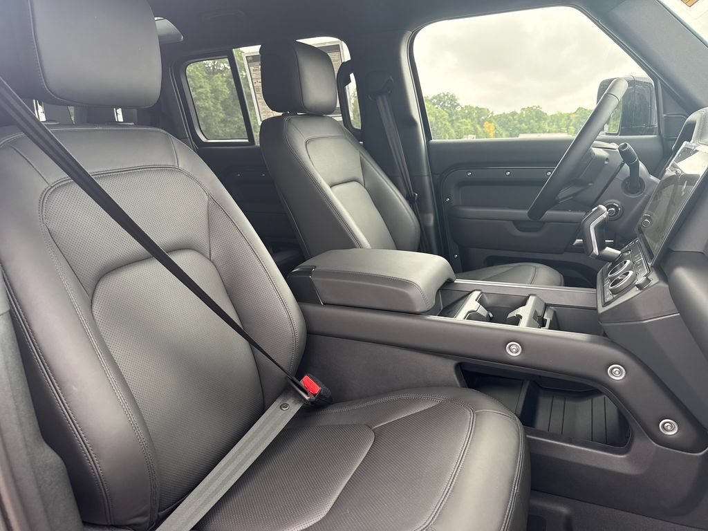 New 2026 Land Rover Defender 110 X-Dynamic SE AWD/4WD image 14
