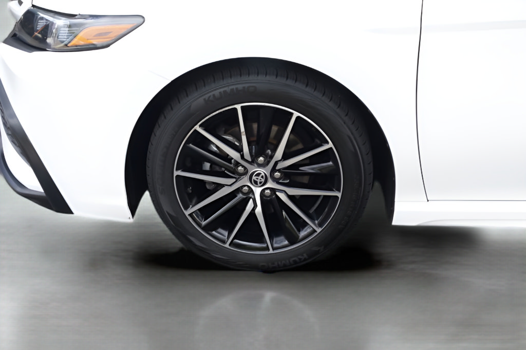 Certified 2023 Toyota Camry SE FWD image 3