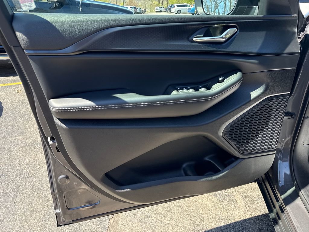 Certified 2025 Jeep Grand Cherokee L Laredo w/ Luxury Tech Group I AWD/4WD image 10