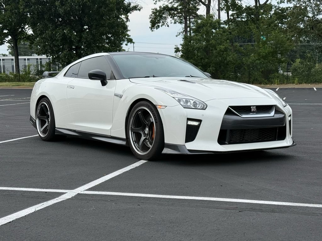 Used 2017 Nissan GT-R Premium w/ Premium Interior Package AWD/4WD image 6