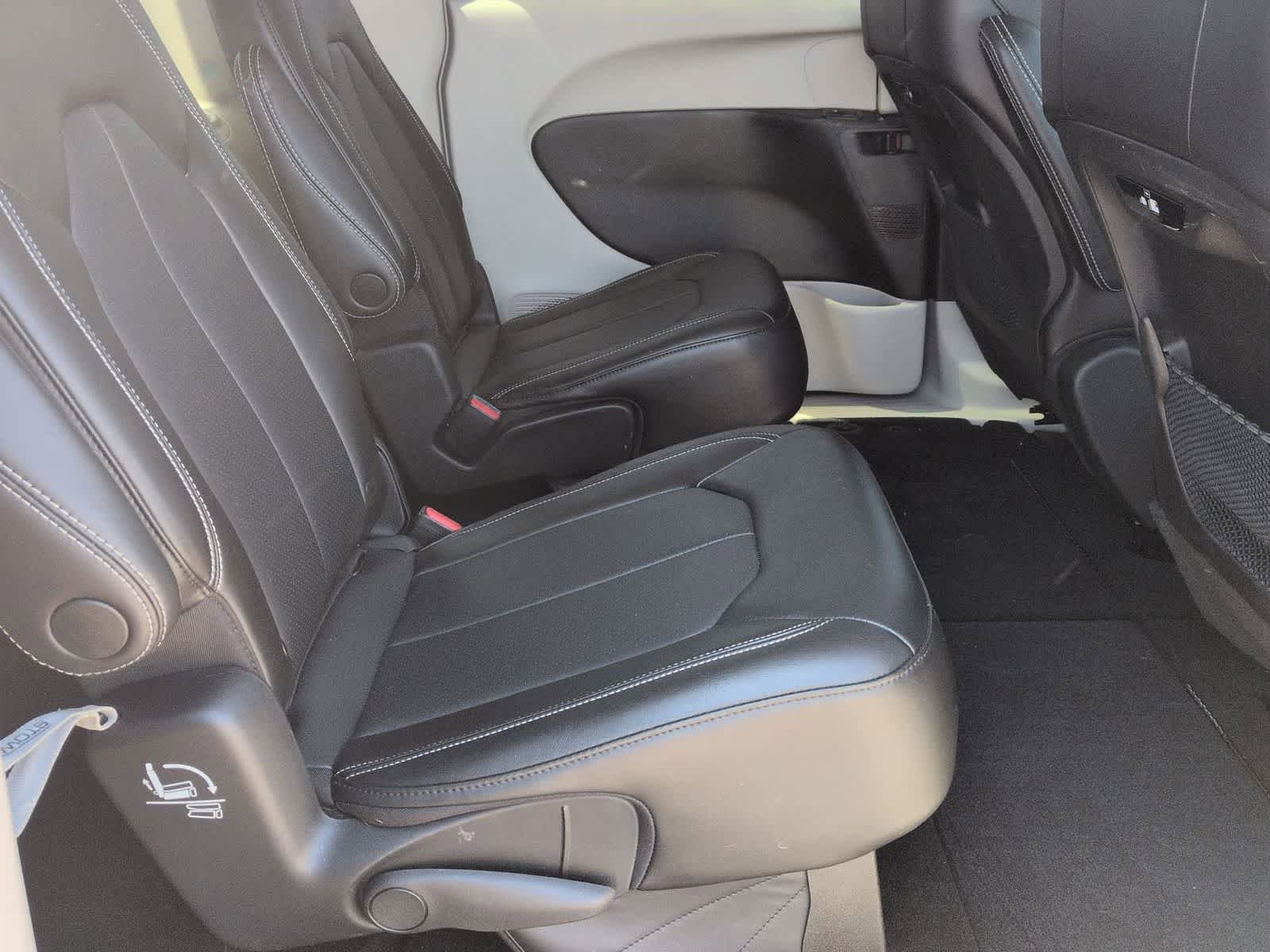 Certified 2023 Chrysler Pacifica Touring-L AWD/4WD image 21