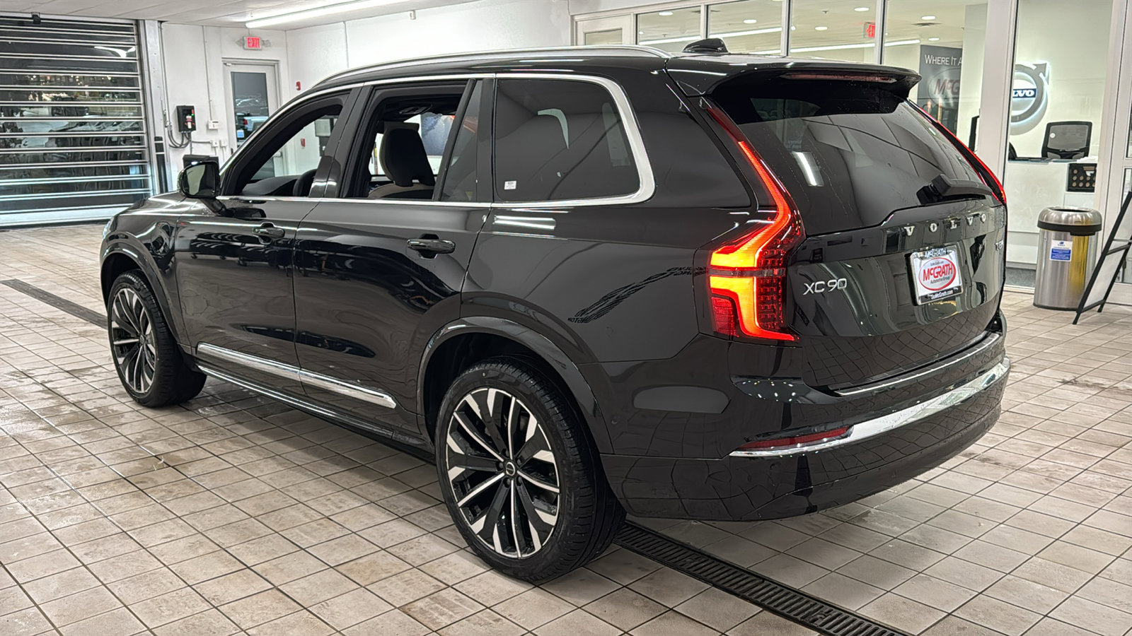 New 2026 Volvo XC90 T8 Plus w/ Protection Package Premier AWD/4WD image 7